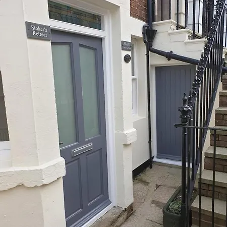 Stoker's Retreat Апартаменты Уитби