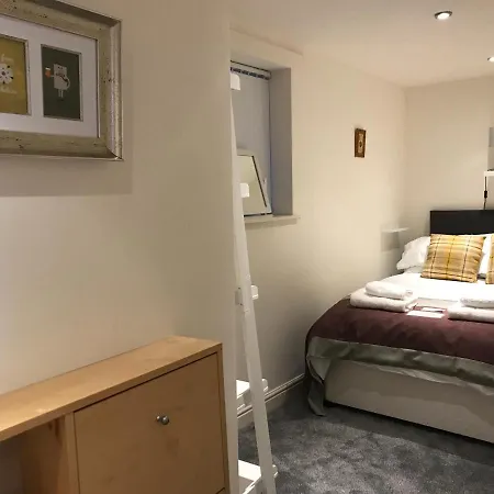 Stoker's Retreat Апартаменты Уитби